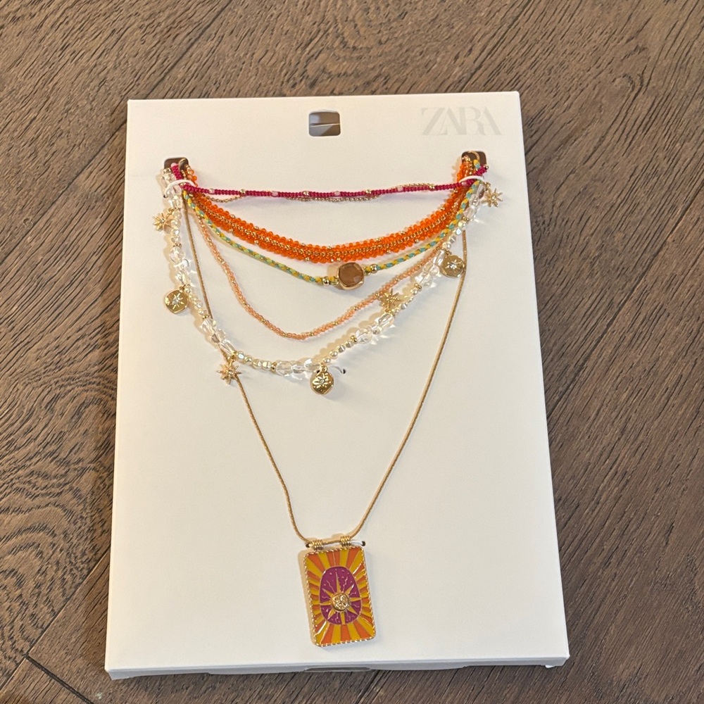 Zara Set 7-PACK BEADED MEDALLION PEARL NECKLACES
GOLDEN 0/1856/182